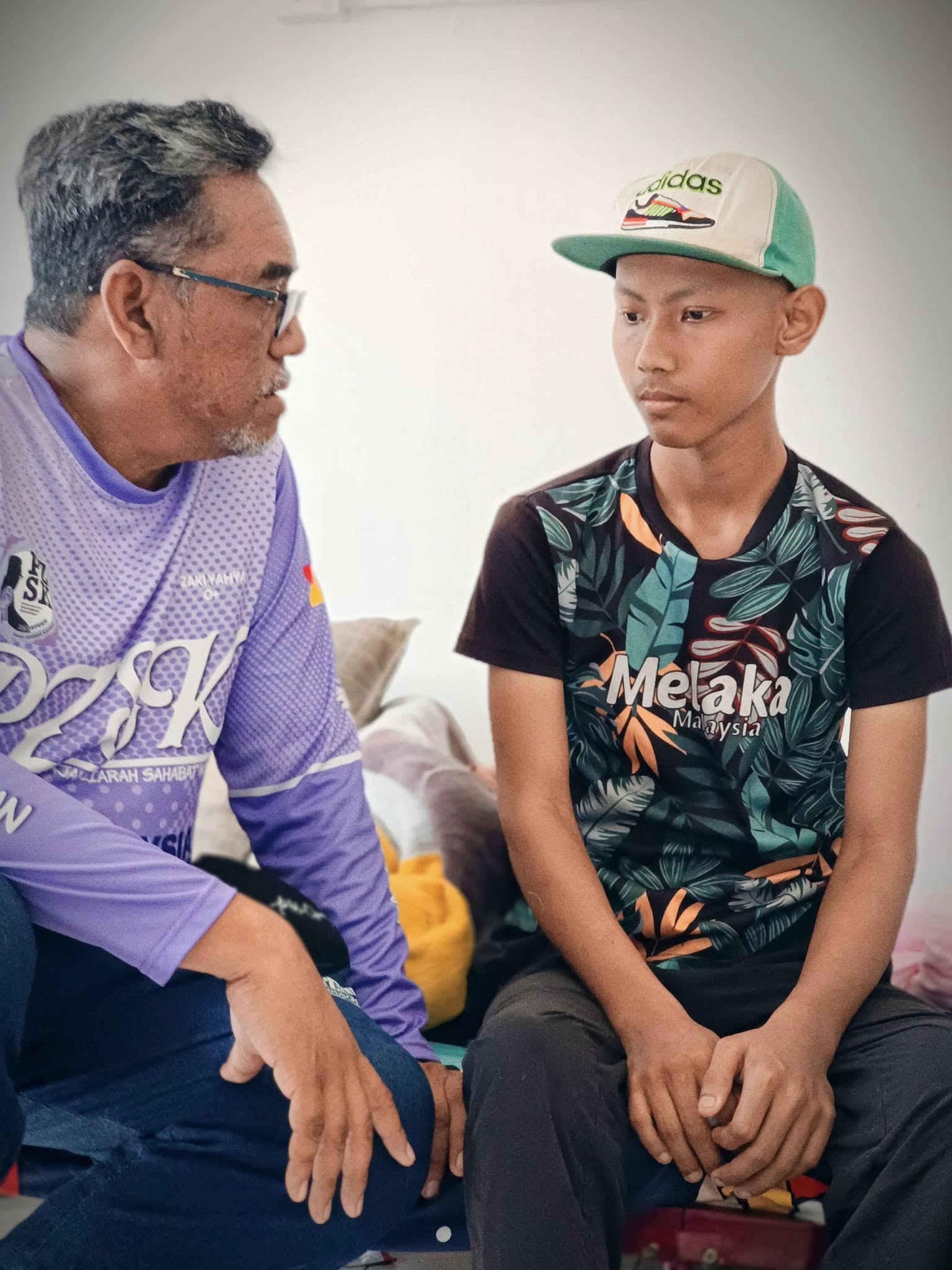 Tok Abah mendengar cerita seorang sahabat kanser